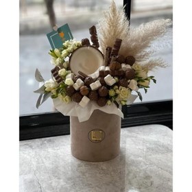 تصویر باکس گل ولنتاین با گل‌های رز زرد و گل‌های پیچک 5415 