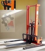 تصویر استاکردستی ۲ تن دهنه باز ( لوازم آلمانی) Open-mouth manual stacker with 2-ton capacity