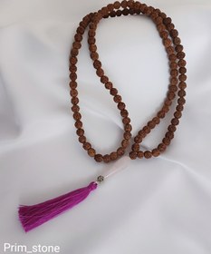 تصویر رودراکشا سایز ۸ همراه با سنگ رز کوارتز و نقره عیار ۹۲۵ Rudraksha mala