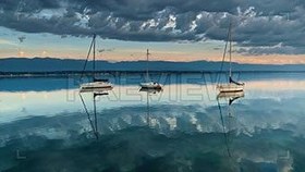 تصویر دانلود فوتیج قایق‌ های بادبانی در دریاچه ژنو Sailing Boats In Lake Geneva 