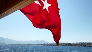 تصویر دانلود فوتیج پرچم ترکیه در باد Turkey Flag Blowing On The Wind 