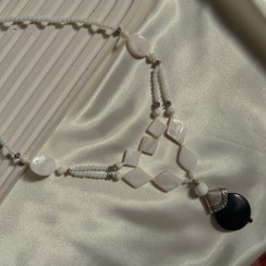 تصویر گردنبند سفید مشکی Necklace