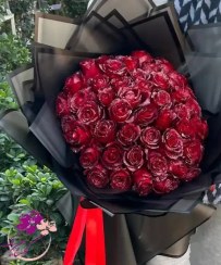 تصویر دسته گل خواستگاری رز قرمز شاین دار 