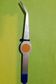 تصویر پنس برای برداشت لارو زنبور عسل برای تولید ژل رویال 