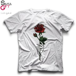 تصویر تی شرت سفید طرح Holding a Rose 
