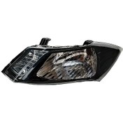 تصویر چراغ جلو کوئیک و ساینا داخل مشکی مدرن 