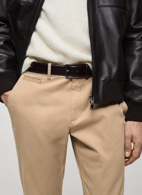 تصویر شلوار چینی کمر باریک و کوتاه پراتو برند mango man Prato Cropped Tapered Chino Trousers