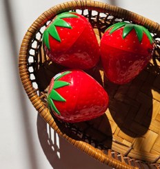 تصویر کرم مرطوب کننده دست توت فرنگی 