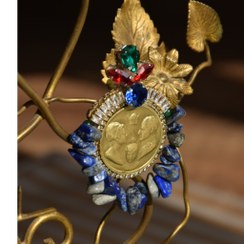 تصویر گل سینه پهلوی لاجورد (سبز آبی قرمز) 