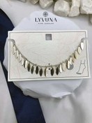 تصویر پابند نقره‌ ای با برگ‌های آویز 