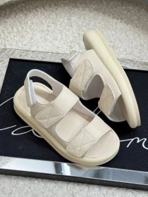 تصویر صندل بچه گانه چسبی 