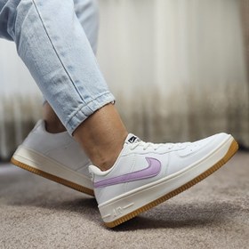 تصویر کفش کتونی زنانه نایک ایرانی رنگ سفید-صورتی Nike 807 WP 