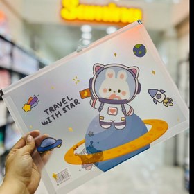 تصویر پوشه A4 طرح فانتزی خرگوش و فضانورد 