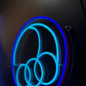 تصویر تابلو استقلال نئون 