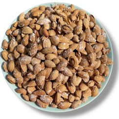 تصویر بادام درختی با پوست 