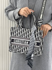 تصویر کیف طرح مارک 