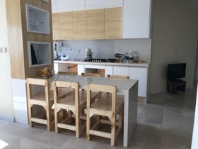 تصویر صندلی چوبی محکم و قوی 