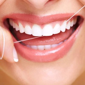 تصویر نخ دندان اورجینال اورال بی مخصوص دندانهای حساس ا oral-b floss for sensitive oral-b floss for sensitive