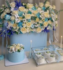 تصویر باکس گل و کاپ کیک خواستگاری سفید آبی فلوبار White and Blue Engagement Flower Box and Cupcakes FlowBar