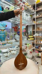 تصویر سه تار بدنه چوبی طرح قدیم 