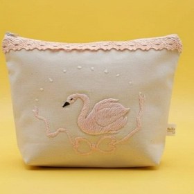 تصویر کیف آرایشی قو 