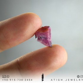 تصویر سنگ راف یاقوت سرخ (ruby) آفریقایی معدنی کمیاب کیفیت رنگ درجه یک صددرصد طبیعی کیفیت بالا وزن حدود 10 قیراط 