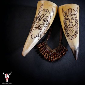 تصویر جام زوج وایکینگی حکاکی شده 