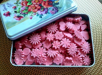 تصویر قند گیاهی چای ترش تهیه شده از گیاه چای ترش باکیفیت (بدون رنگ مصنوعی) - 100گرم Plant-based hibiscus sugar (made from high-quality hibiscus, no artificial colors)