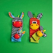 تصویر ست جوراب و مچ بند جغجغه ای نوزاد - زرافه(قرمزو زرد) 