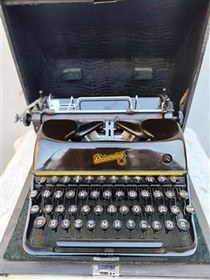 تصویر دستگاه تایپ روسی عتیقه تمیز سالم 