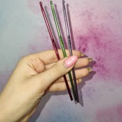 تصویر قلاب فلزی بافتنی رنگی سایز 3 و 3 و نیم در سه رنگ - 3 