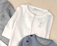 تصویر سرهمی نکست - ۳تا ۶ ماه / سفید ساده زرافه Next sleepsuit