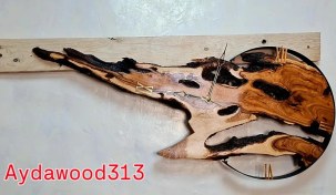 تصویر ساعت روستیک چوب زیبای زیتون 