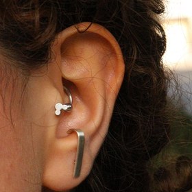 تصویر پیرسینگ نقره خم 
