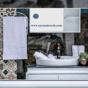 تصویر حوله دستی طرح ورساچه 