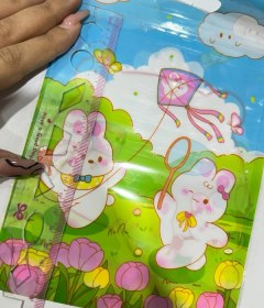 تصویر زیپ کیپ فانتزی آبی طرح خرگوش و بادبادک رنگی 