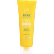 تصویر کرم ضد آفتاب بی رنگ فاقد چربی سینره مناسب پوست چرب +SPF50 ا Cinere Matte Finish Sunscreen Cream SPF50+ 