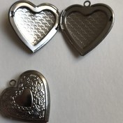 تصویر لاکت قلب استیل 3*2.5 سانتی 