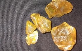 تصویر کهربای زرد طبیعی 