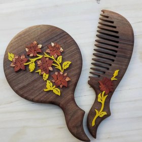 تصویر شانه و آیینه چوبی 