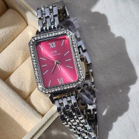 تصویر ساعت مچی دنیل ولینگتون صفحه زرشکی 