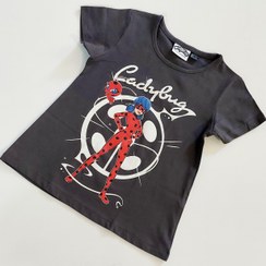 تصویر تیشرت دخترانه طرح کفشدوزک خاکستری 