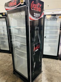 تصویر یخچال ویترینی ایستاده عرض 70 سانت تک درب طرح نوشابه کوکاکولا زیرو COCA ZERO 
