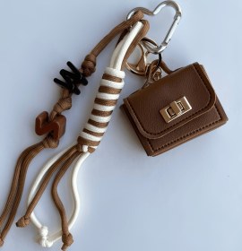 تصویر چارم بگ AirPod 