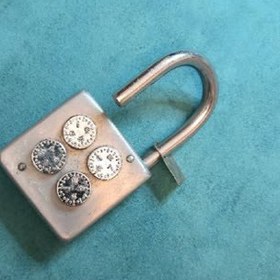 تصویر قفل رمز دار آنتیک، قدیمی و کلکسیونی آلمان شرقی 