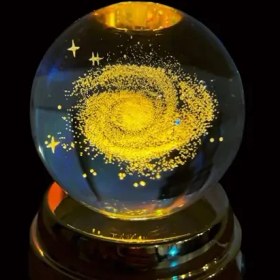 تصویر گوی کریستالی چرخان طرح کهکشان 