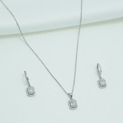 تصویر ست گردنبند و گوشواره دخترانه طرح مربع نگیندار نقره ای 