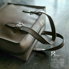 تصویر کیف دستی مکعب 