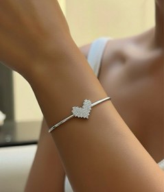 تصویر دستبند قلب نگین‌دار 