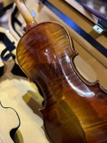 تصویر ویولون کارل هافنر 